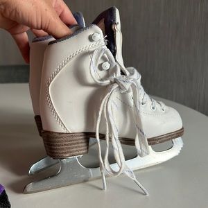 Riedell ice skate
